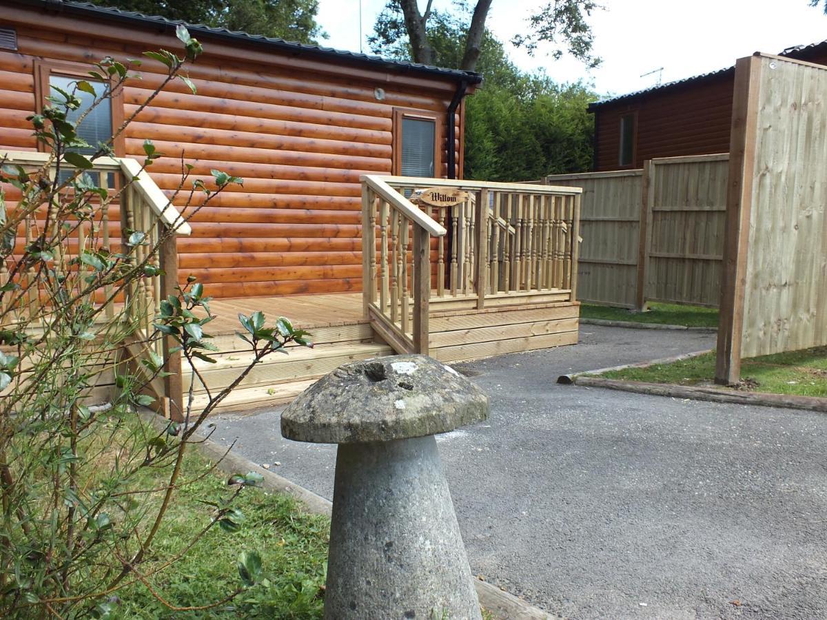 סוואנאייג' Willow Lodge מראה חיצוני תמונה